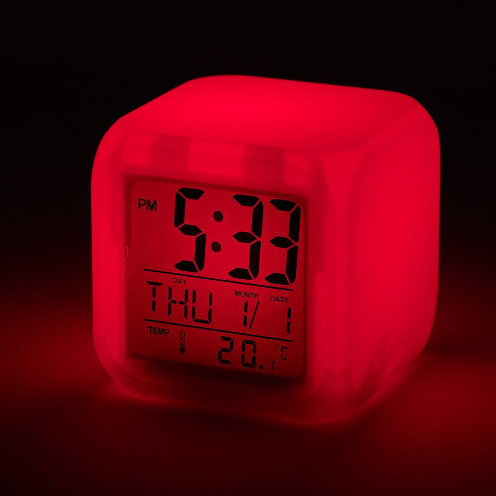 Réveil cube LED multicolore à piles 7,8x7,8x7,8cm