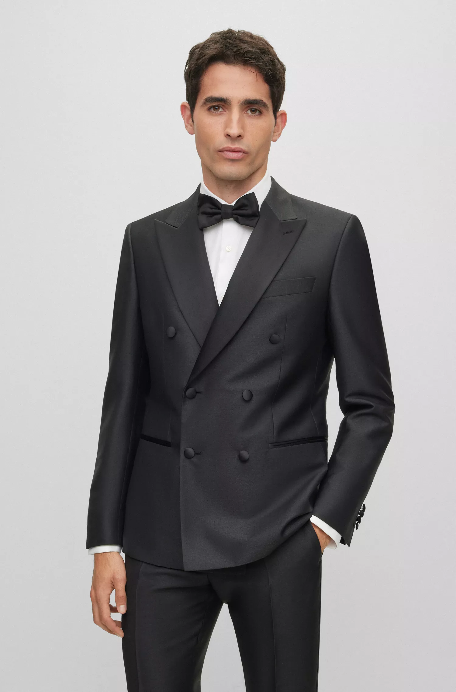 Terno de smoking BOSS preto, corte slim, em mistura de lã mesclada.