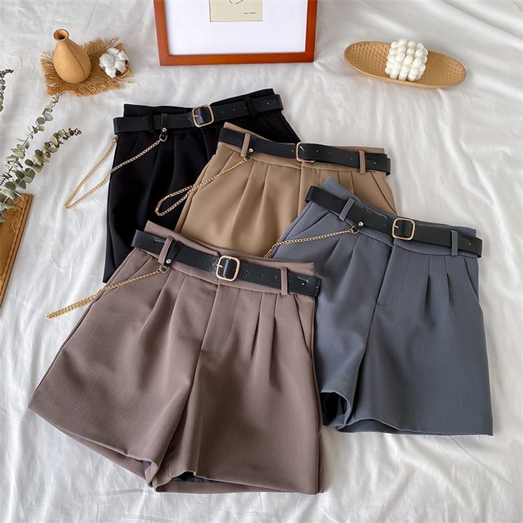Fabricino - Korte jurk met hoge taille en ketting van imitatieleer