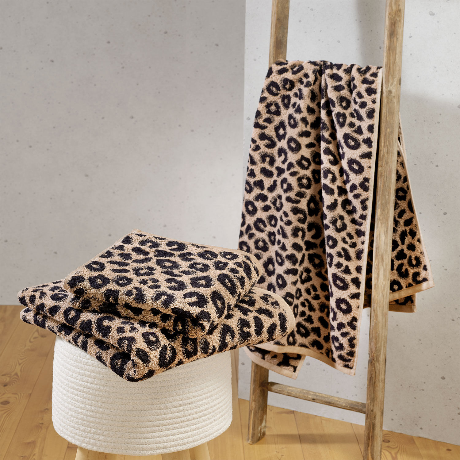 Frottierwäsche mit Leopardenmuster