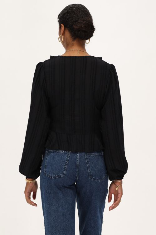 Zwarte top met ruffles & knoopjes