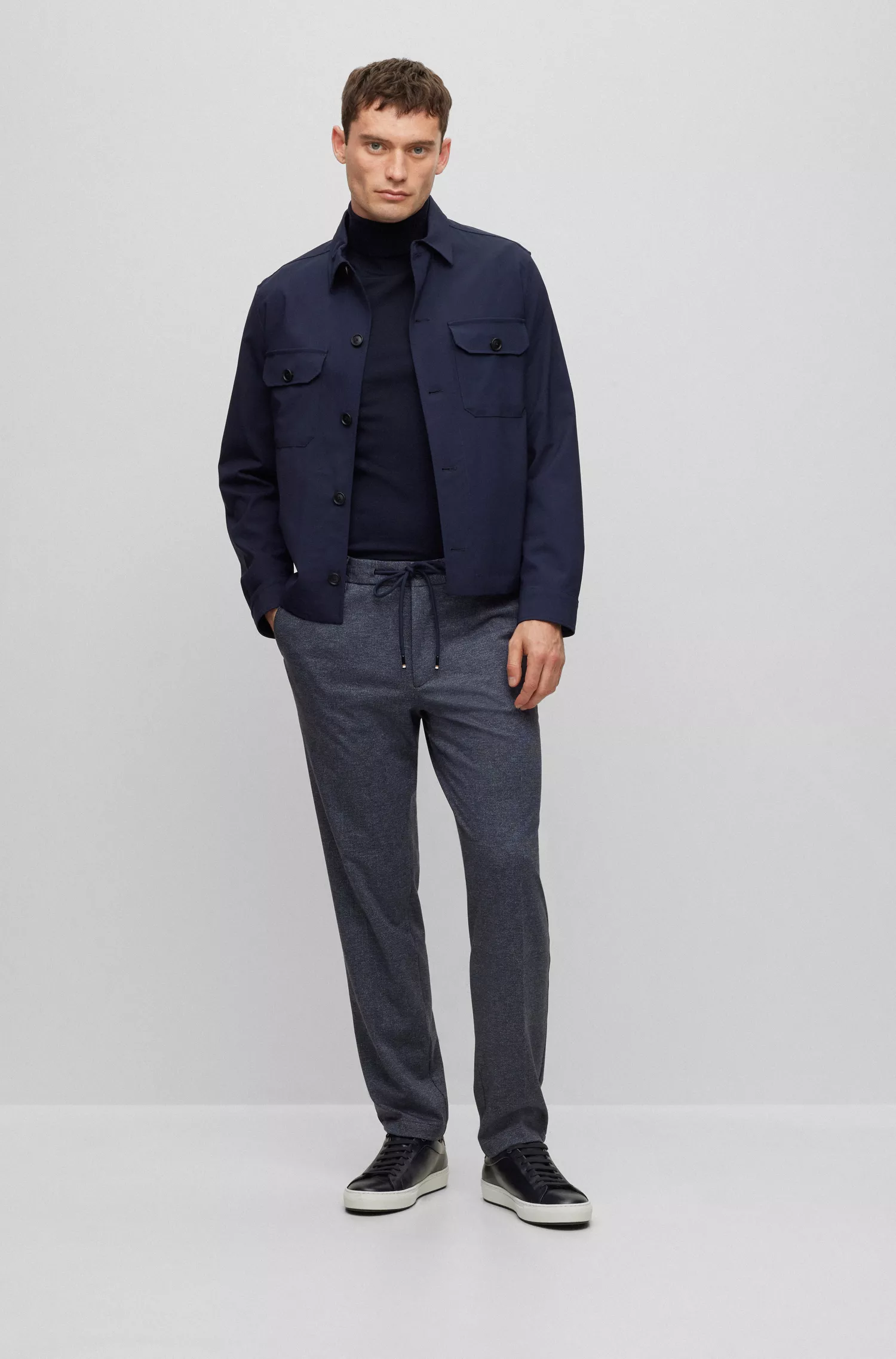 Calça BOSS preta de corte regular em malha elástica com estampa macro