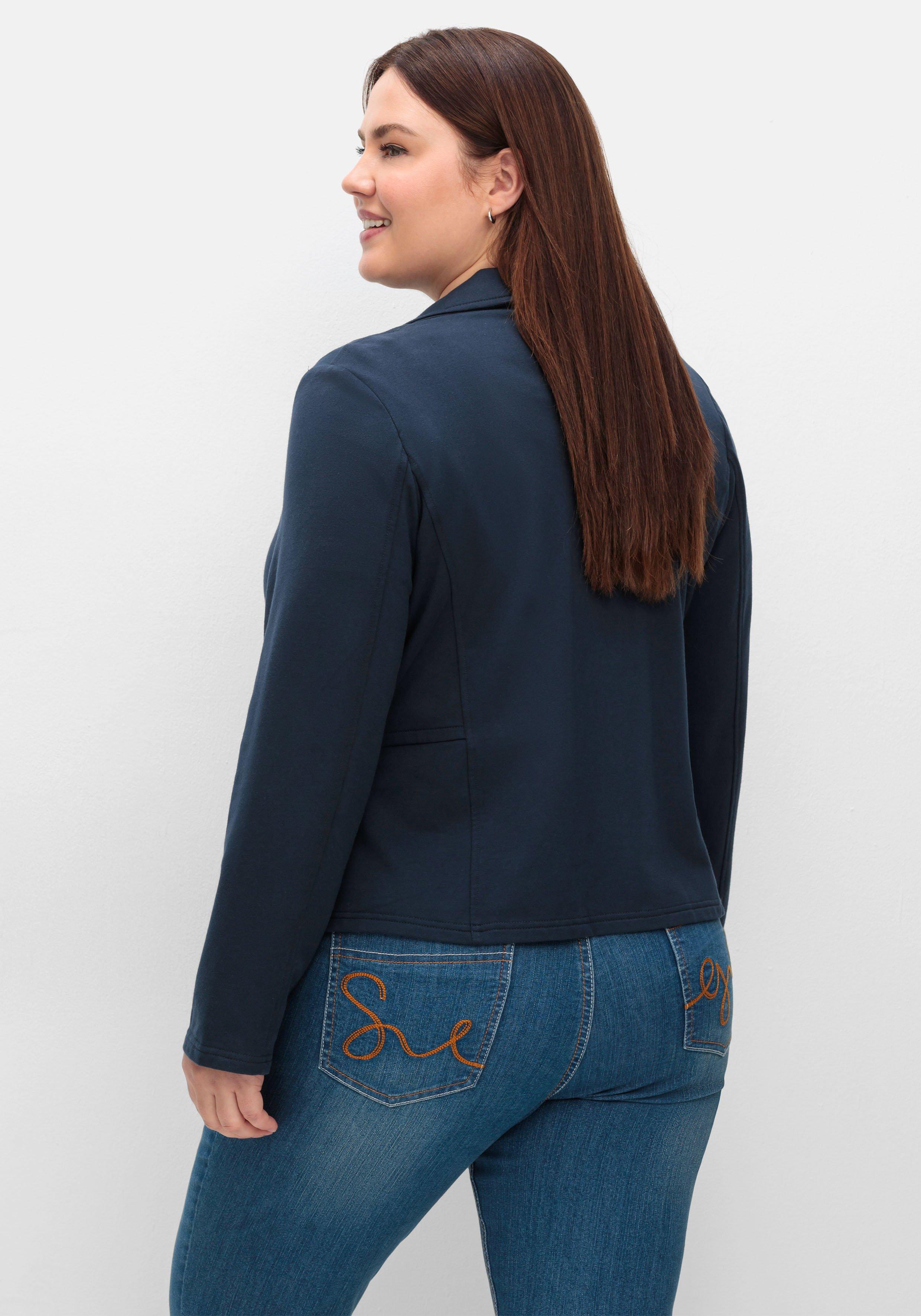 Kurzer Sweatblazer mit Reverskragen und Zierknöpfen