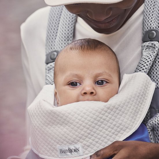 Bavoir pour porte-bébé Move & Mini   Blanc        de               BabyBjörn