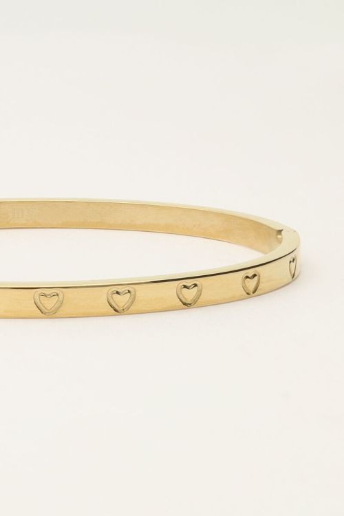 Bangle met gegraveerde hartjes