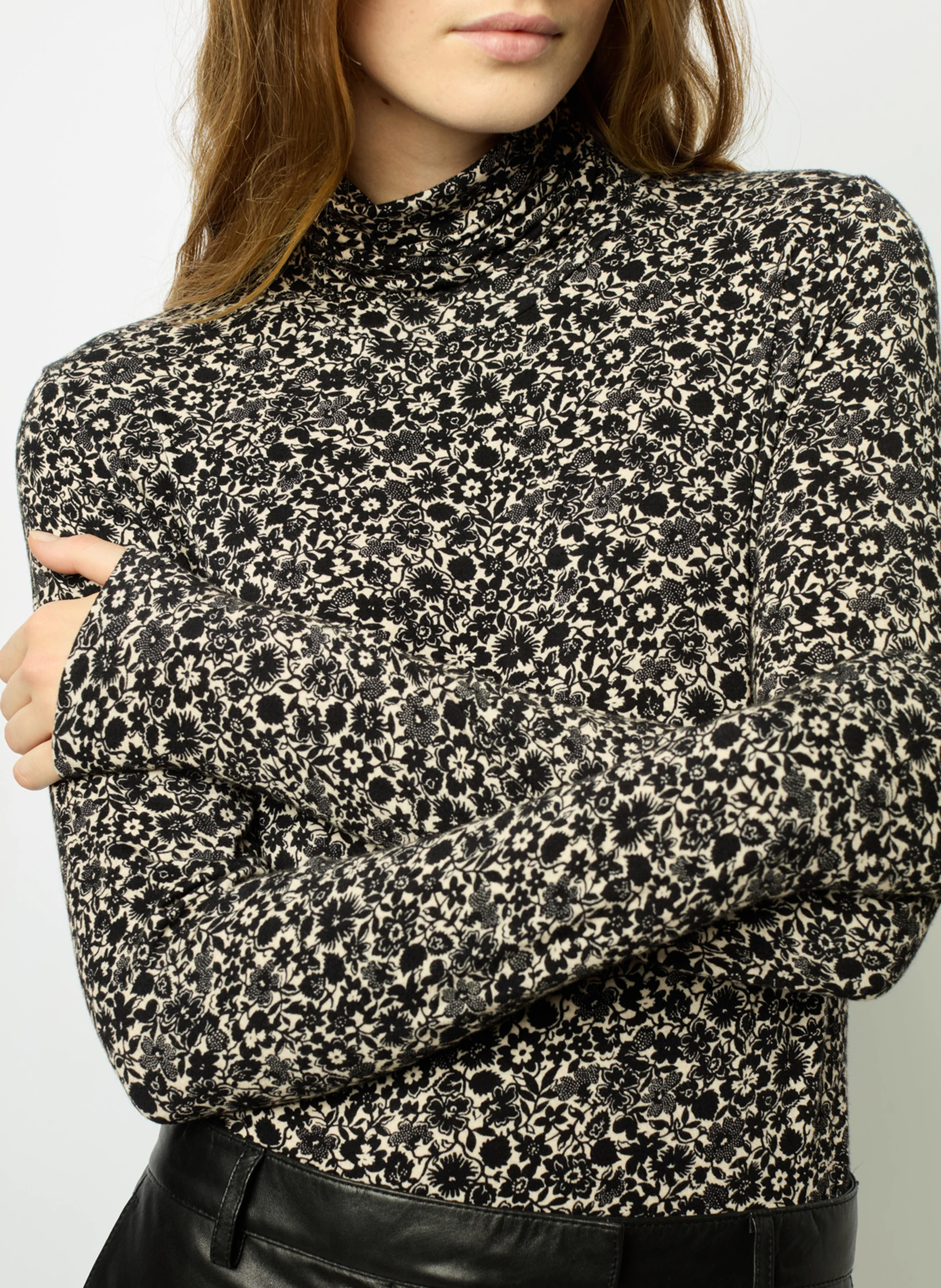AURELIE - Tee-shirt col montant imprimé | Noir