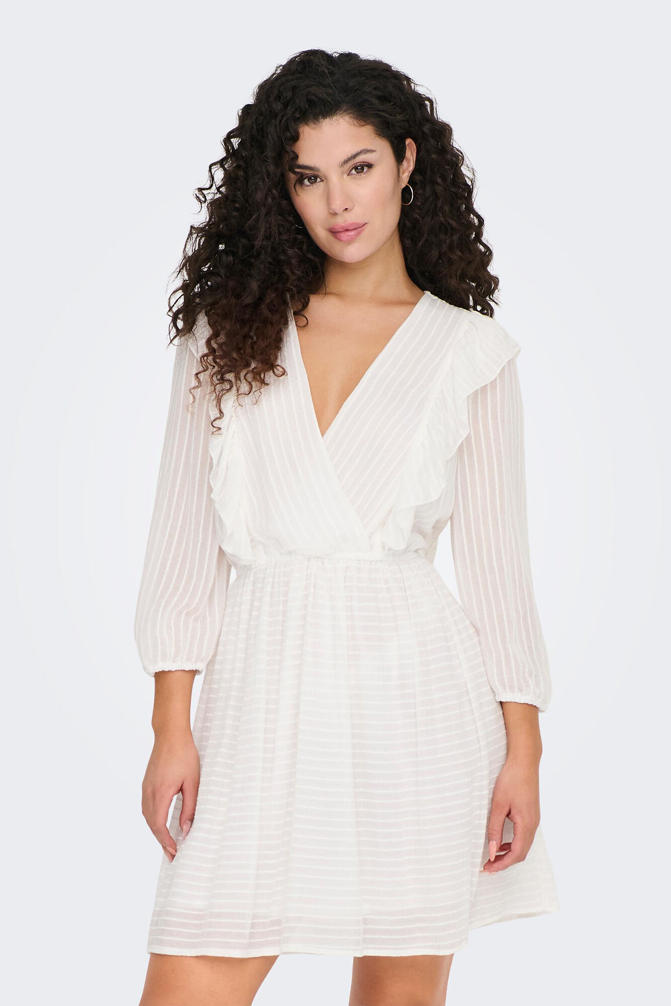 vestido curto com babados