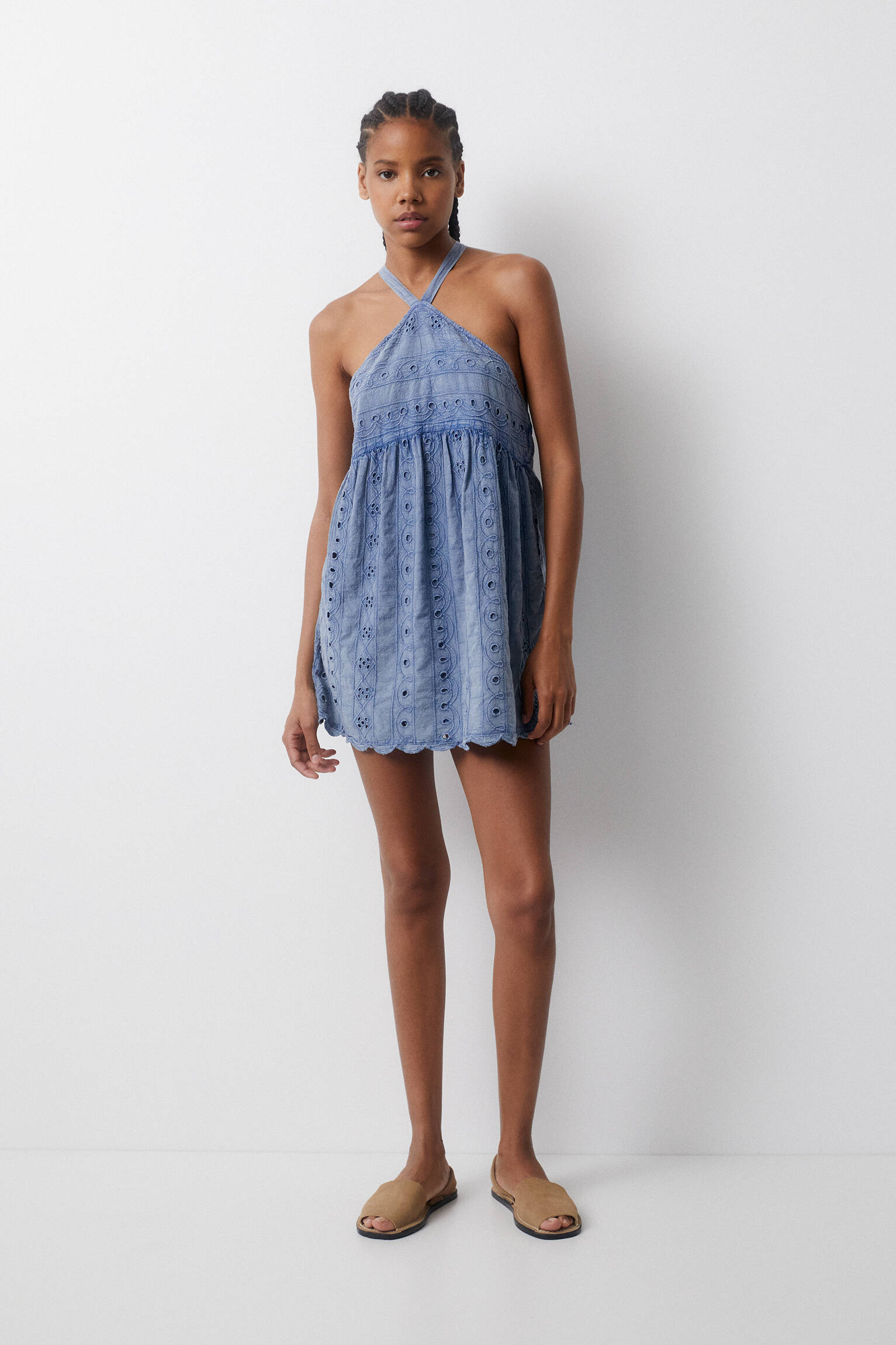 VESTIDO CURTO BORDADO SUÍÇO - AZUL ACINZENTADO
