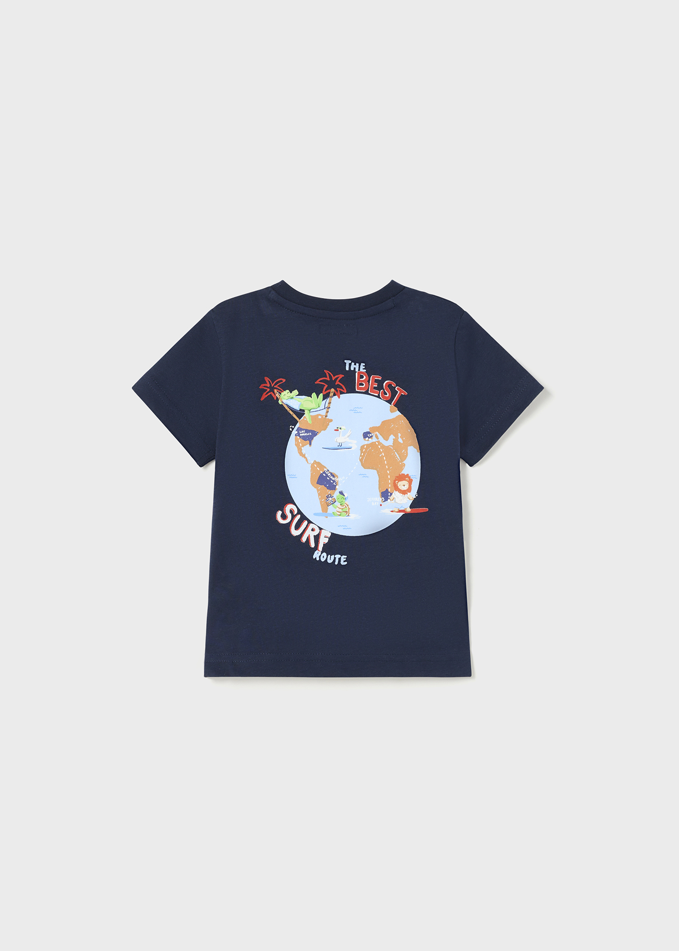Camiseta infantil com estampa feita em algodão sustentável.