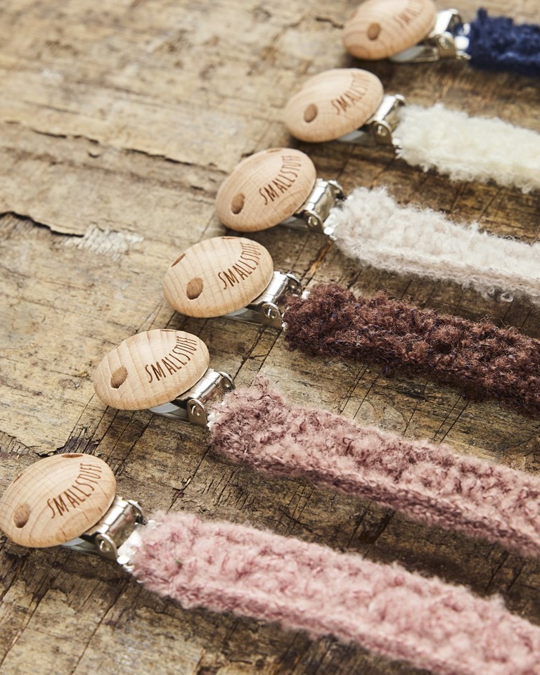 Smallstuff - Strikket suttesnor - Bouclé merino uld - Powder - 22 cm