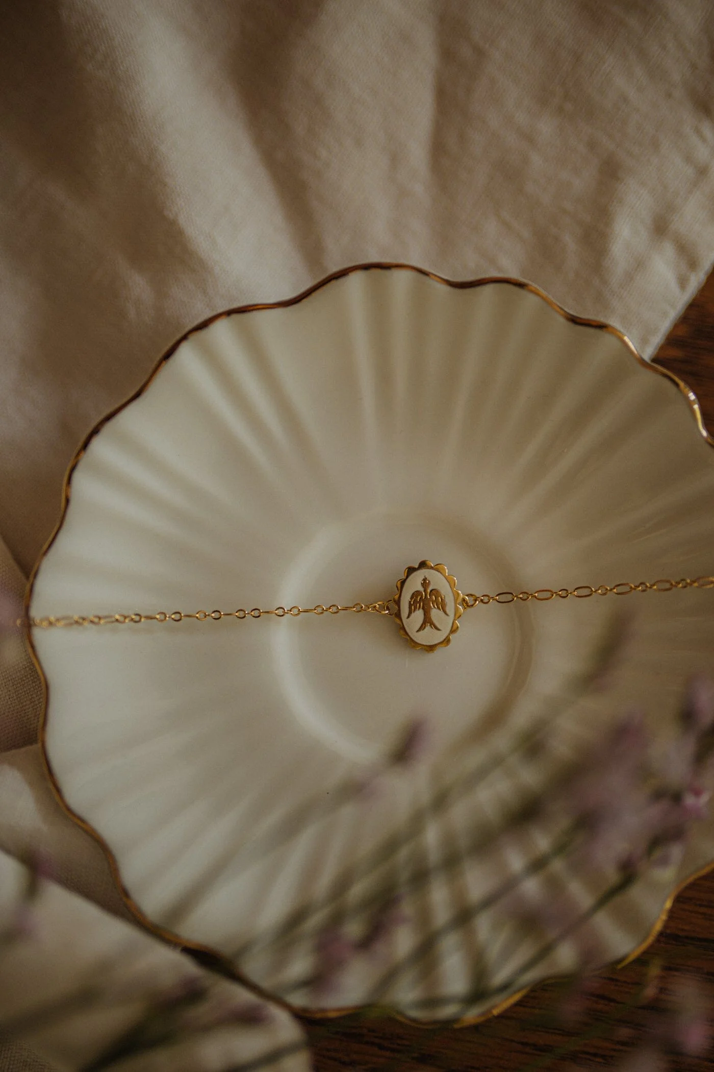 THÉMIS - Bracelet colombe émaillé doré à l'or fin | Blanc