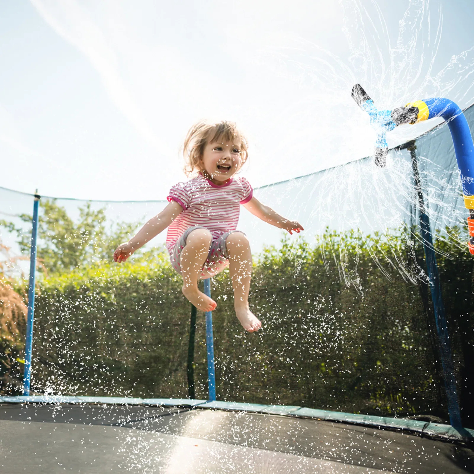 360° Drehbarer Trampolin Sprinkler Wasser Spielzeug mit 3 Sprühdüsen - Blau