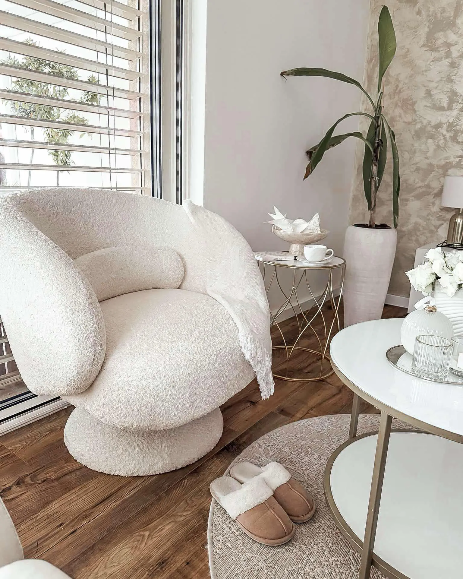 Draaifauteuil LIEKSA Bouclé Gebroken wit