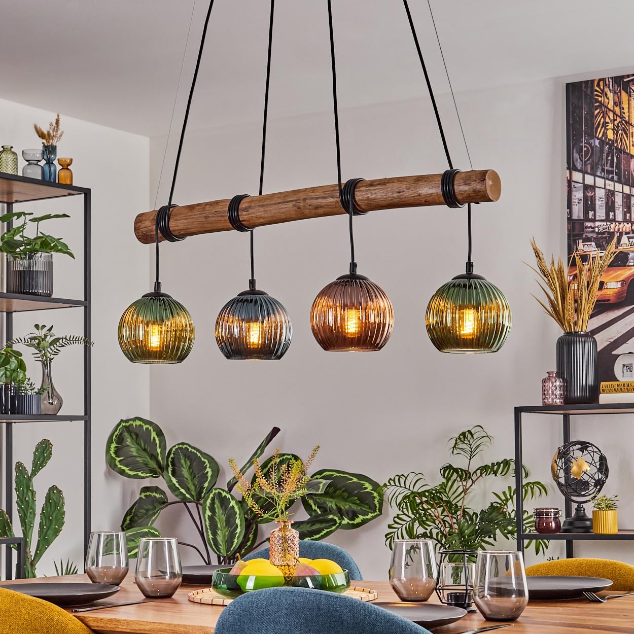 HOFSTEIN Pendelleuchte Koyoto, 4-flammige Hängelampe aus Metall/Holz/Glas in Schwarz/Natur/Bernstein/Grün/Blau, Hängeleuchte m. Glasschirmen, Holzbalken, max. 150cm, E27, Esszimmer, Wohnzimmer, Küche