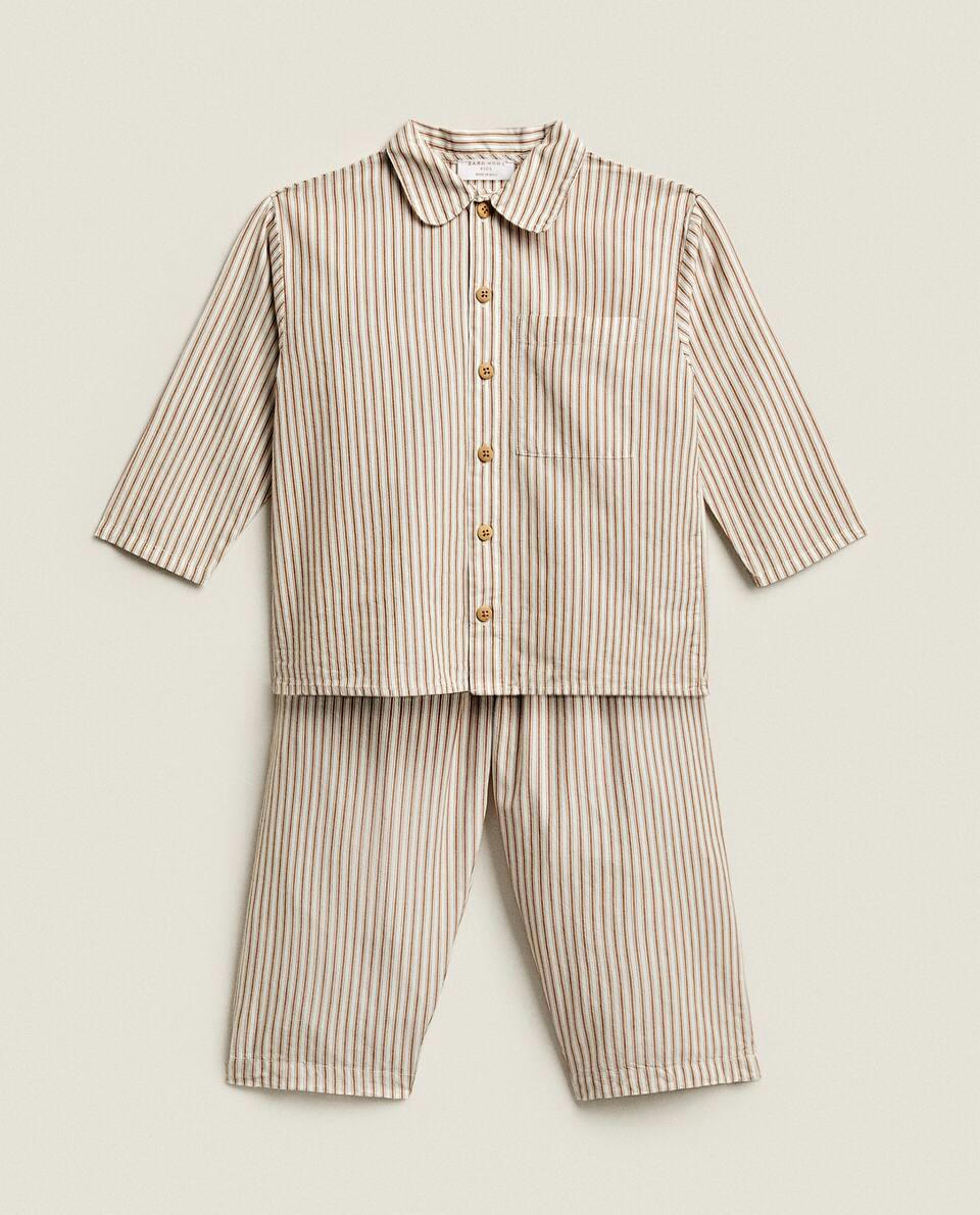 Conjunto de pijama listrado infantil