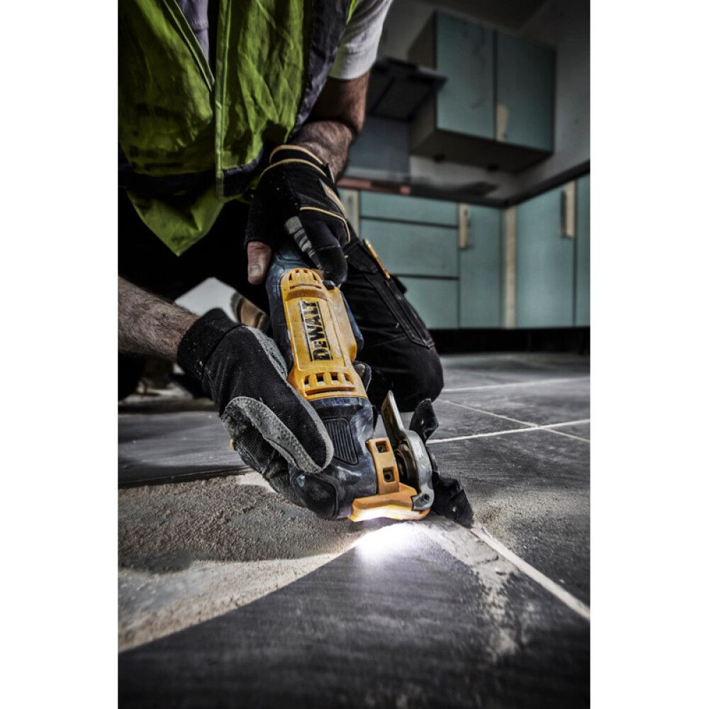 MULTIMASKIN DEWALT DWE315-QS MED TILBEHØR 300W ELDREVET
