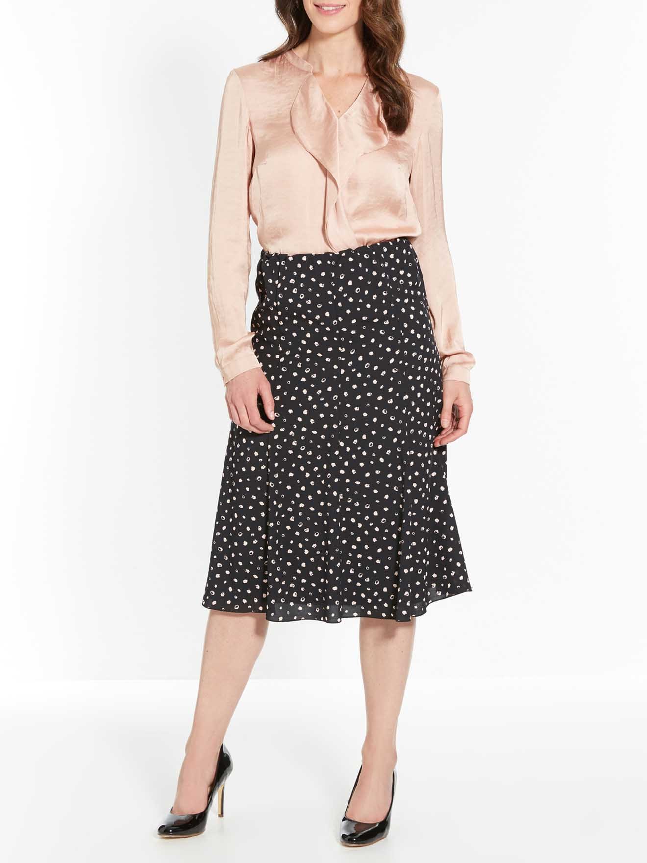 Blouse volantée, tissu satiné