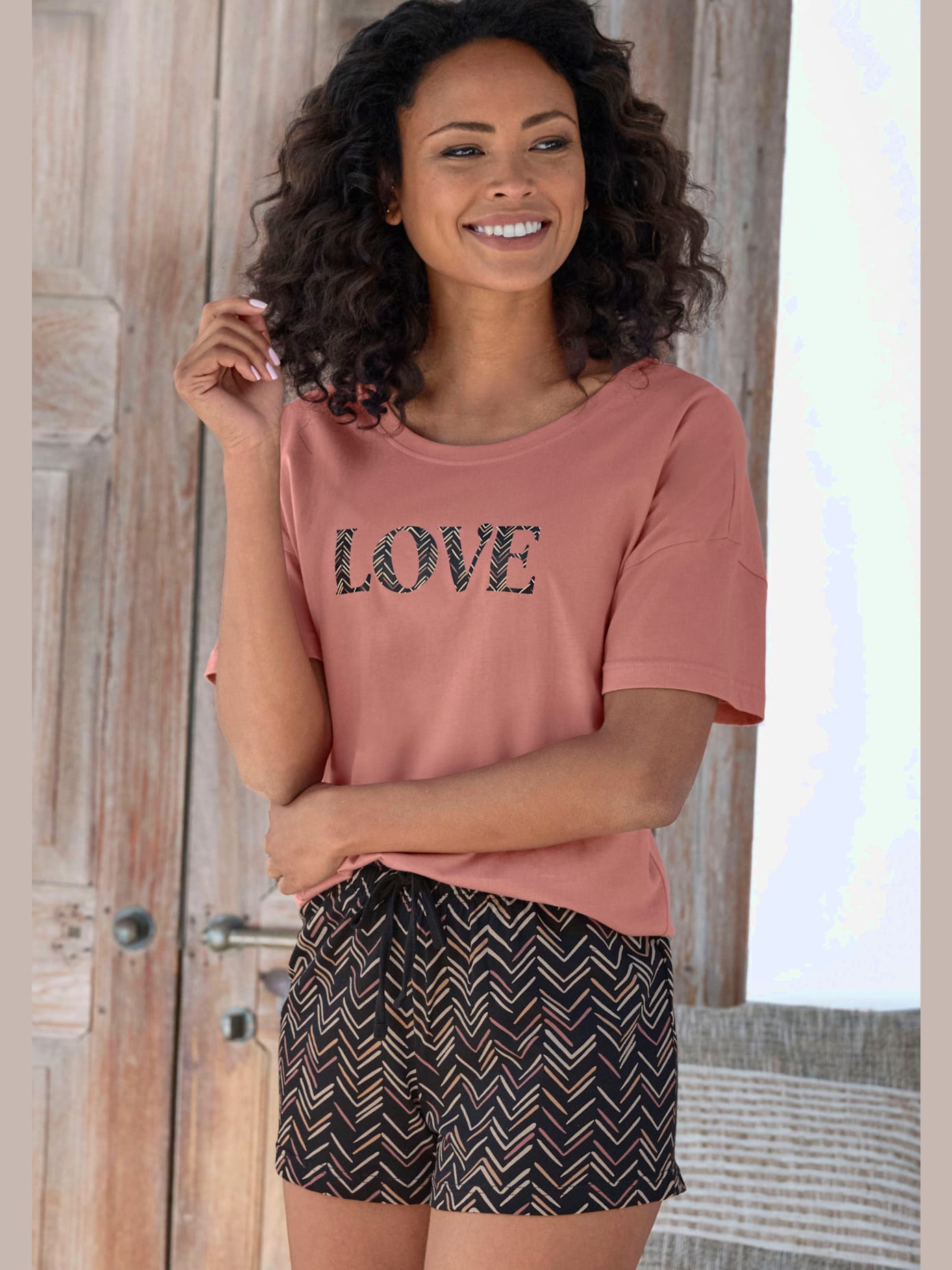 Pyjama court au superbe motif sergé chevron