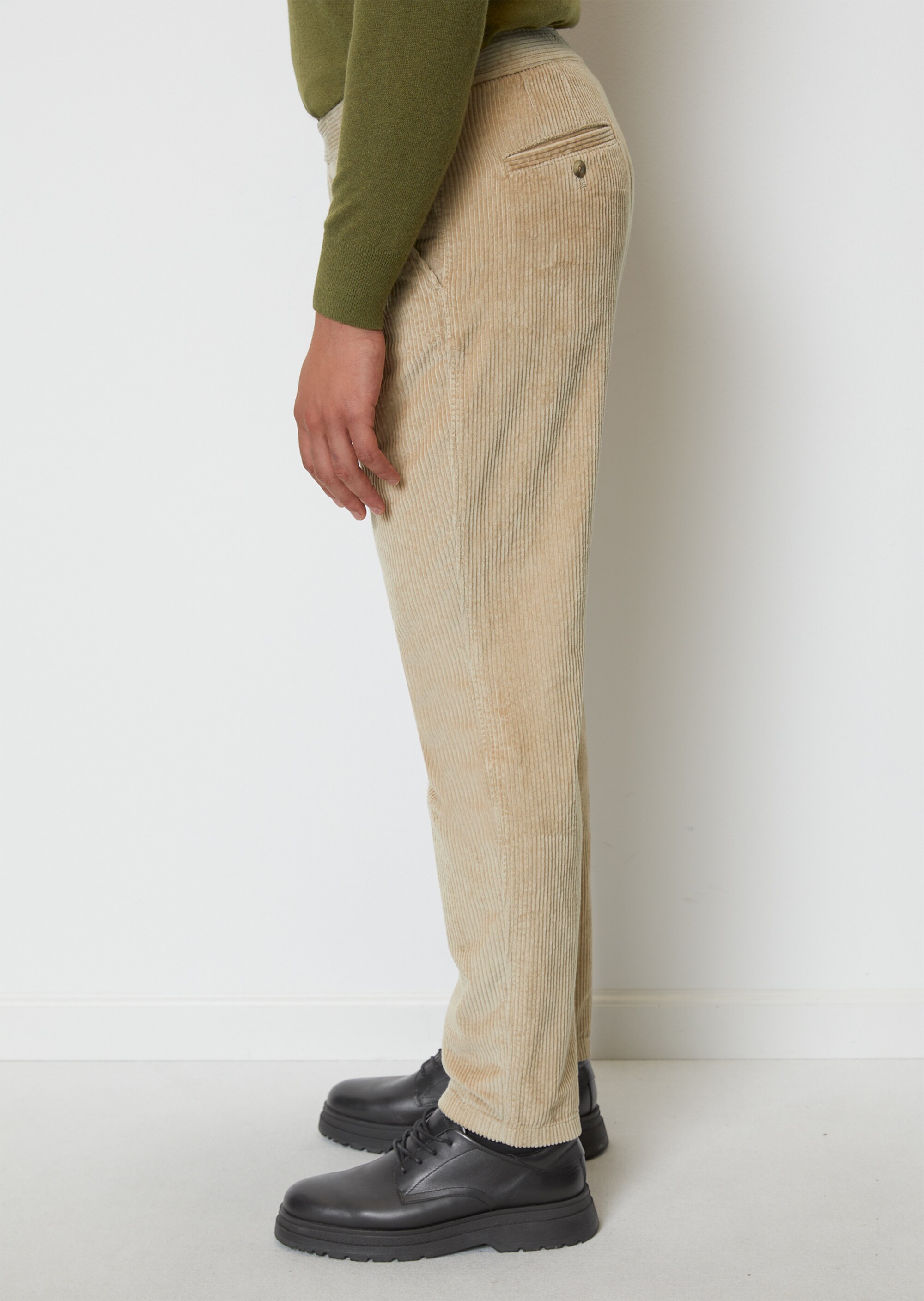 Cordhose Modell OSBY jogger tapered aus reiner Bio-Baumwolle