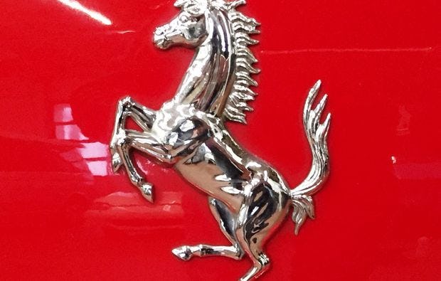 Ferrari fahren in Neumarkt Oberpfalz als rasantes Geschenk