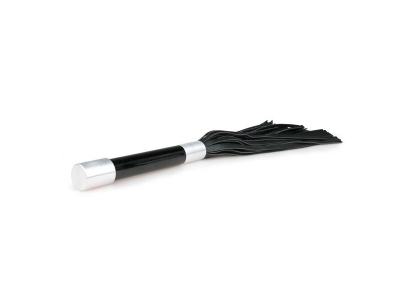 Easytoys Fetish Collection Riemenpeitsche mit Metallgriff S Hochwertiges Sextoy für erotische Bondage-Spiele