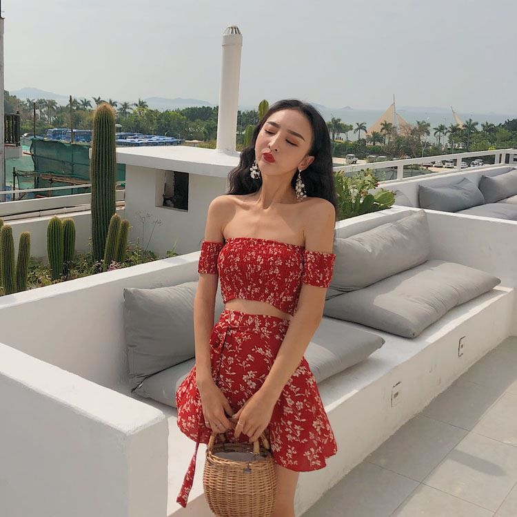 EROPIA - Set: Off-shoulder crop top met bloemenprint + minirok