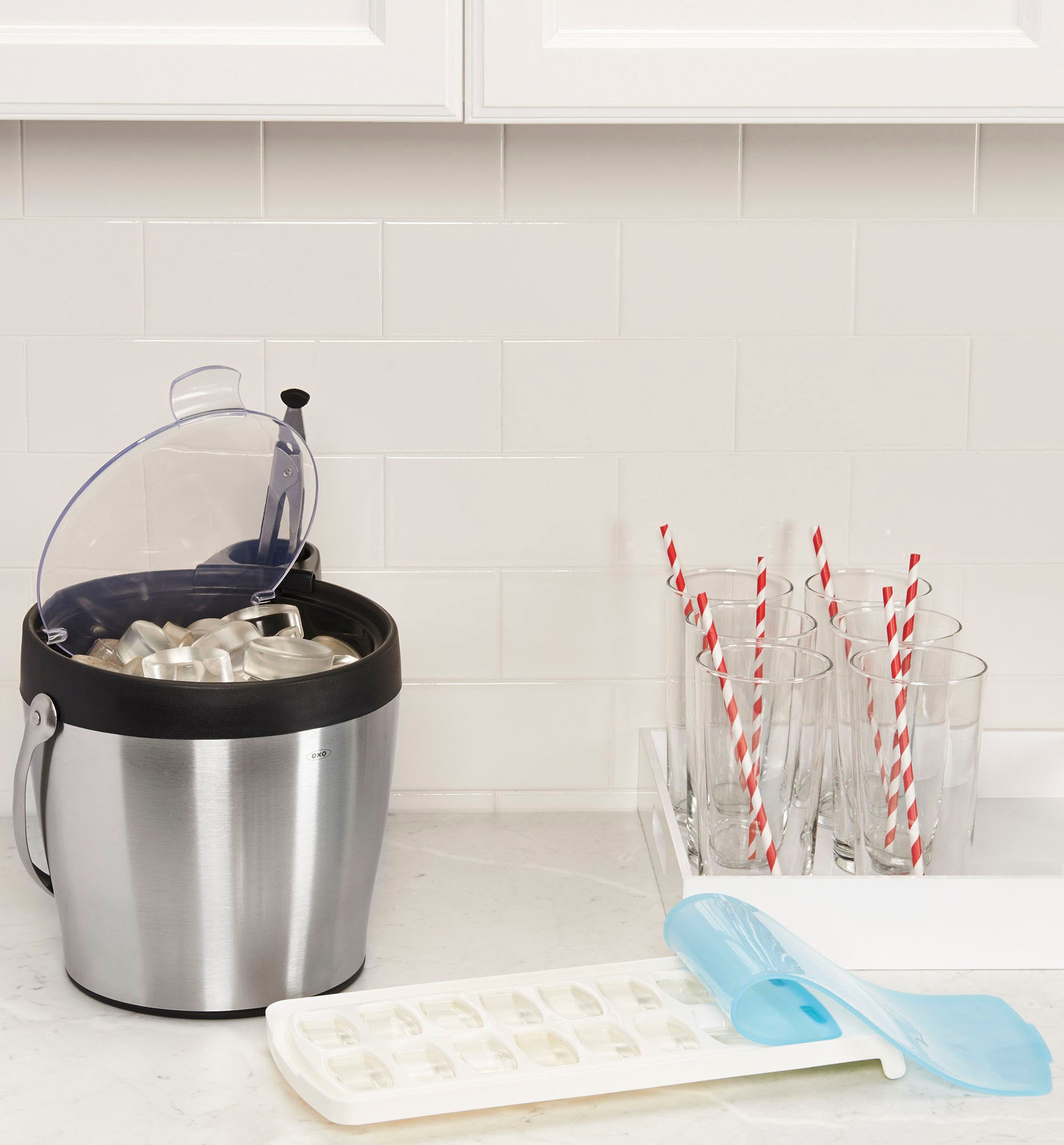 OXO Good Grips Eiswürfelform auslaufsicher, mit Deckel, Silikon