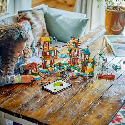 LEGO Friends 42631 Ferieleir med trehytte