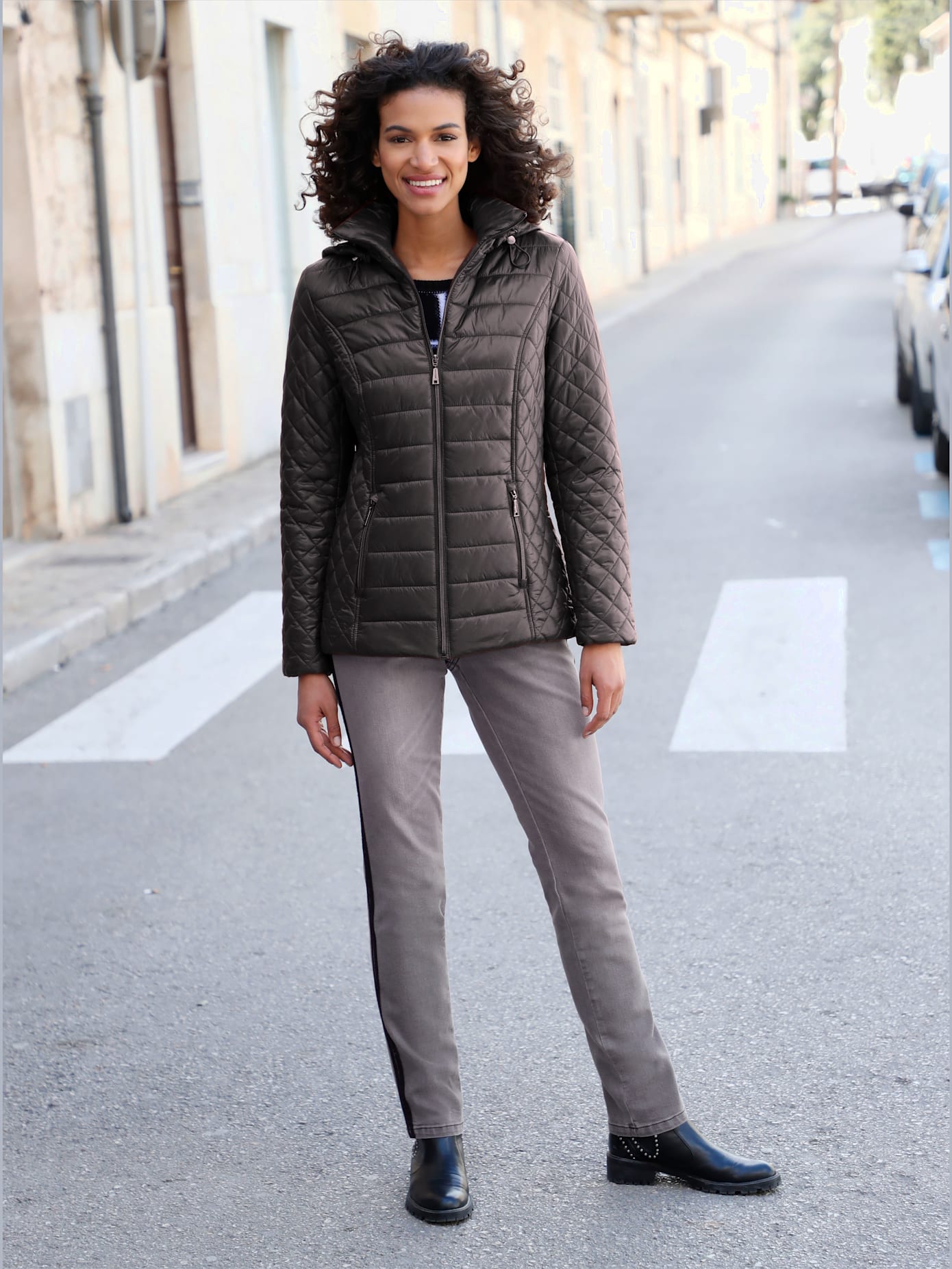 Veste chaude rembourrée piquée motifs losanges col montant avec capuche