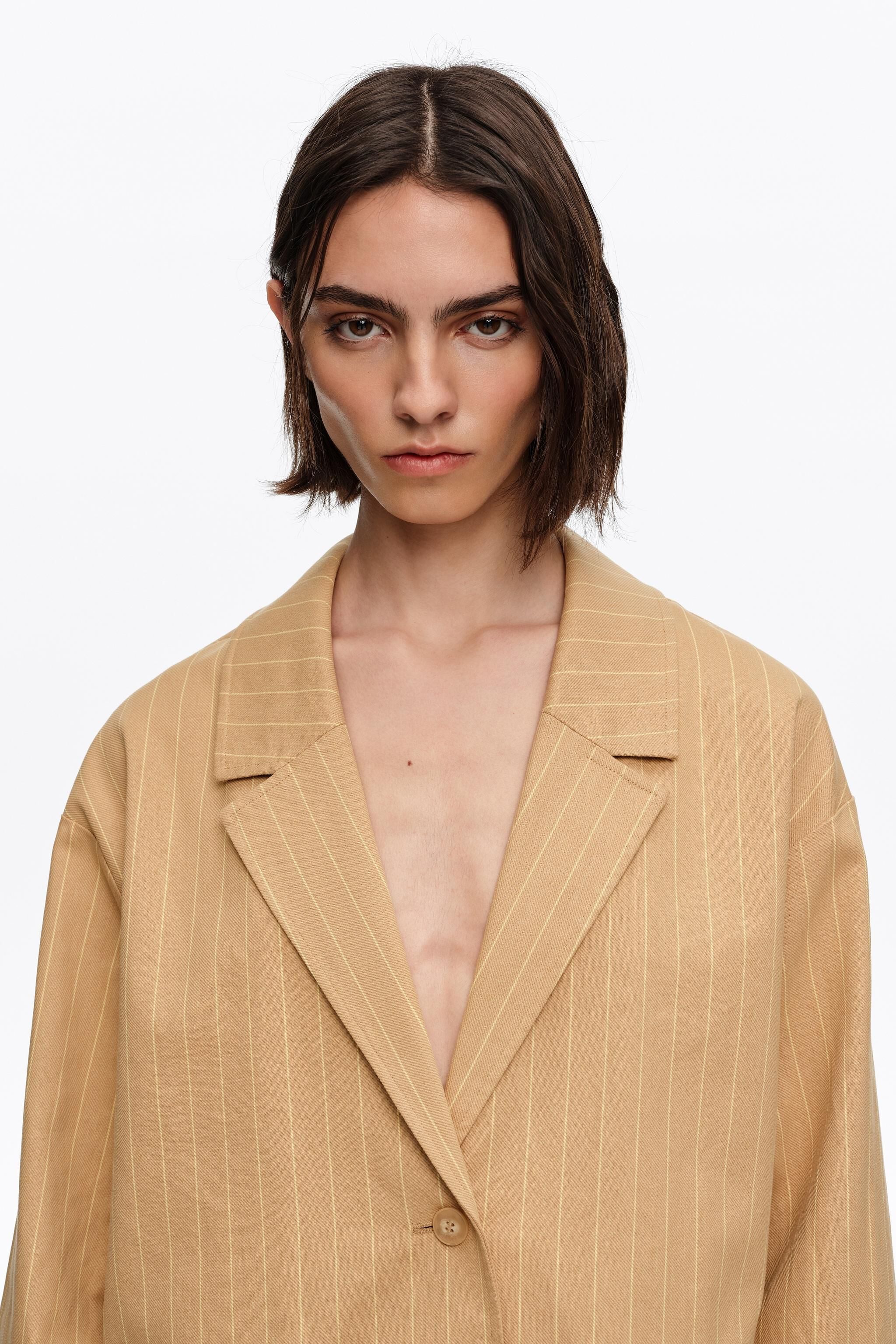 Blazer reto listrado em ocre