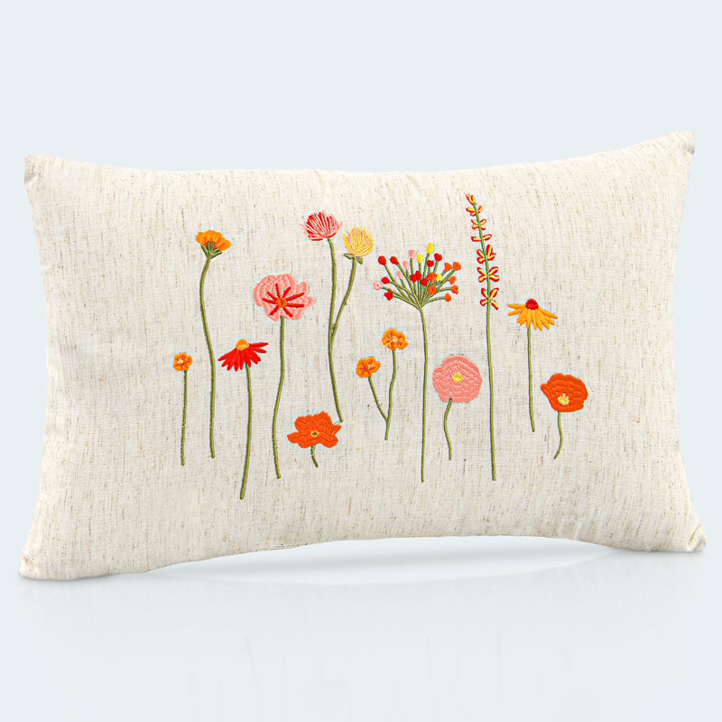 Coussin brodé fleurs écru
