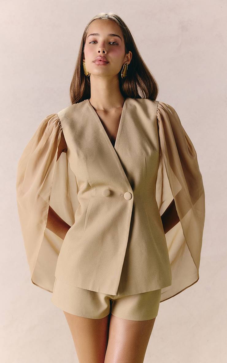 Sable Ensemble Coordonné Blazer Tissé À Décolleté Plongeant Avec Cape En Mousseline Et Dos Drapé