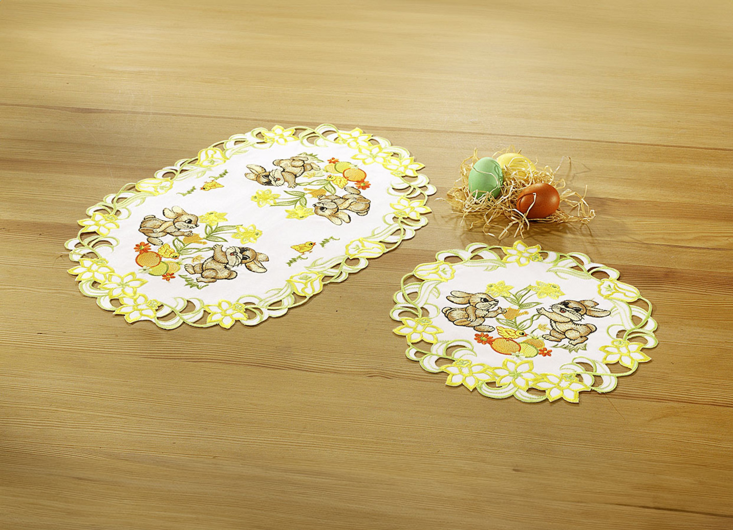 Tisch- und Raumdekoration mit Hasen-Motiven