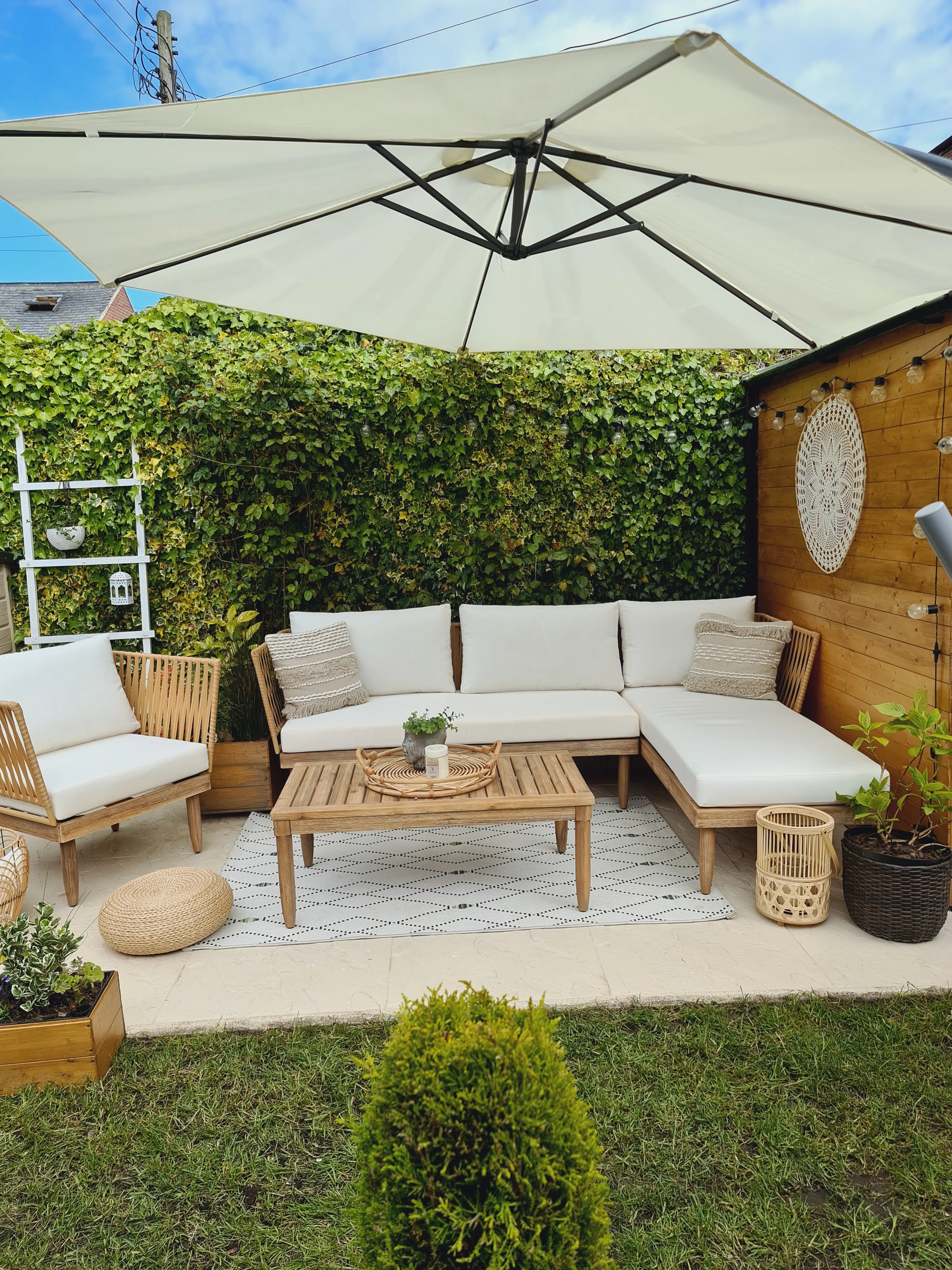 Loungeset met tafel 4-zits CREMONA linkszijdig Acaciahout Gebroken wit