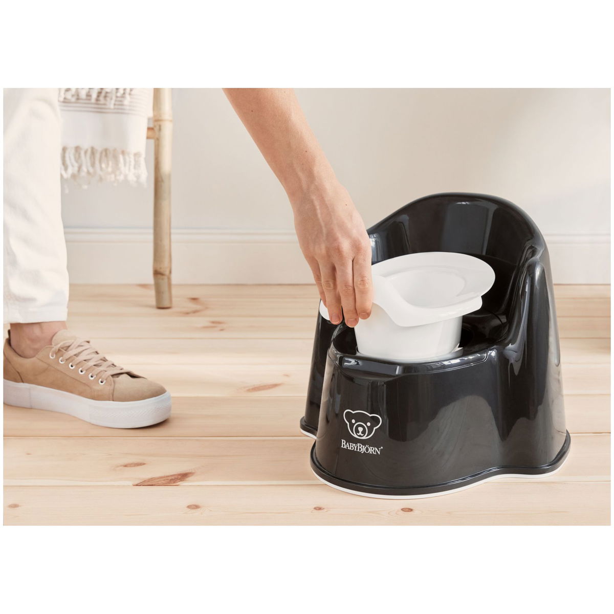 BabyBjörnBabyBjörn   Topfstuhl schwarz weiss
