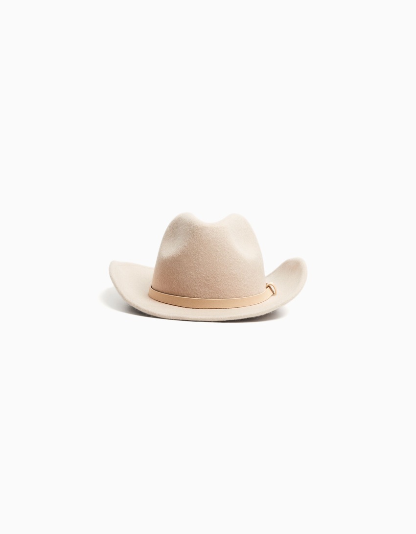 Chapéu de cowboy com detalhes em couro sintético