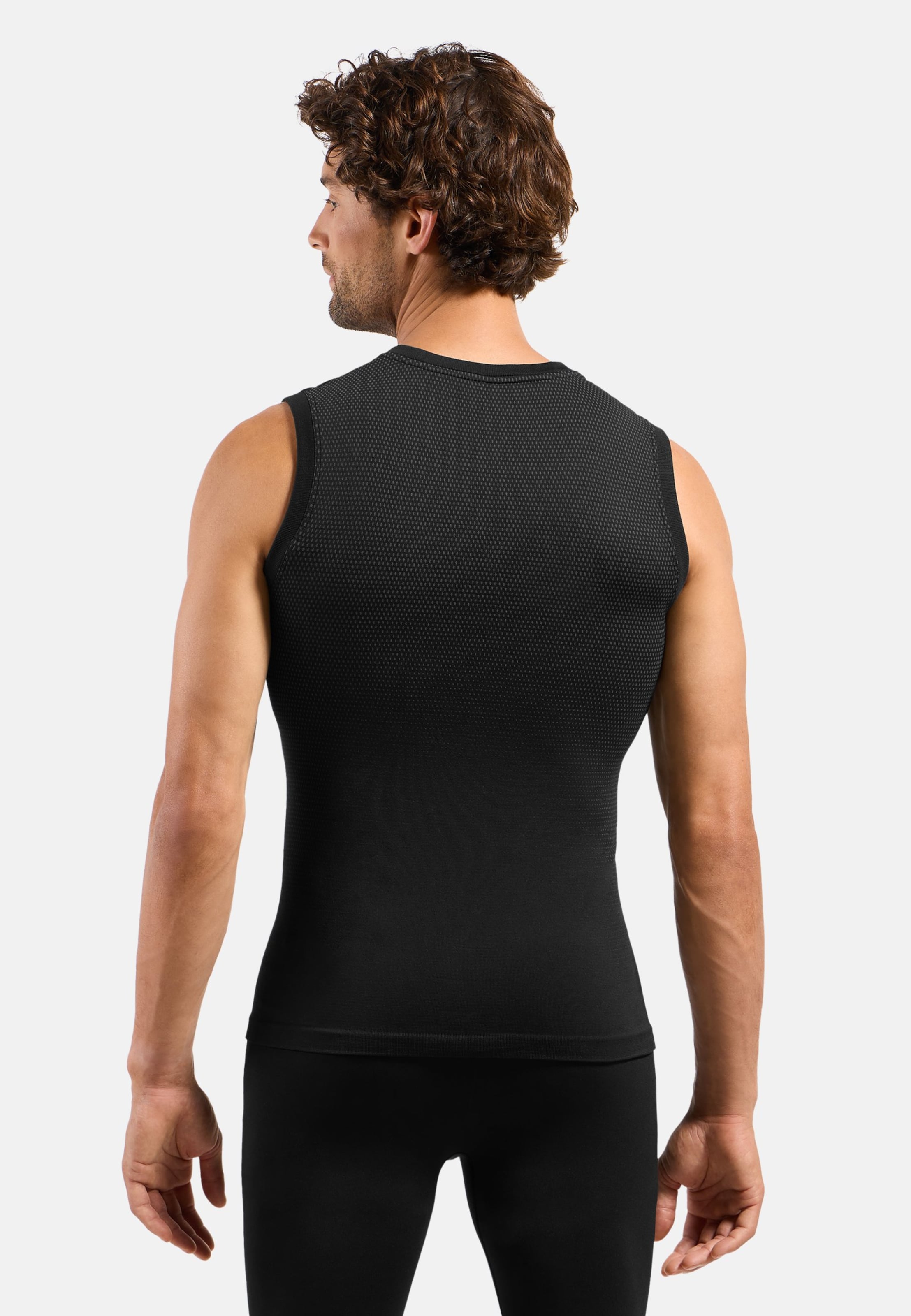 Performance Light Base Layer Singlet in black