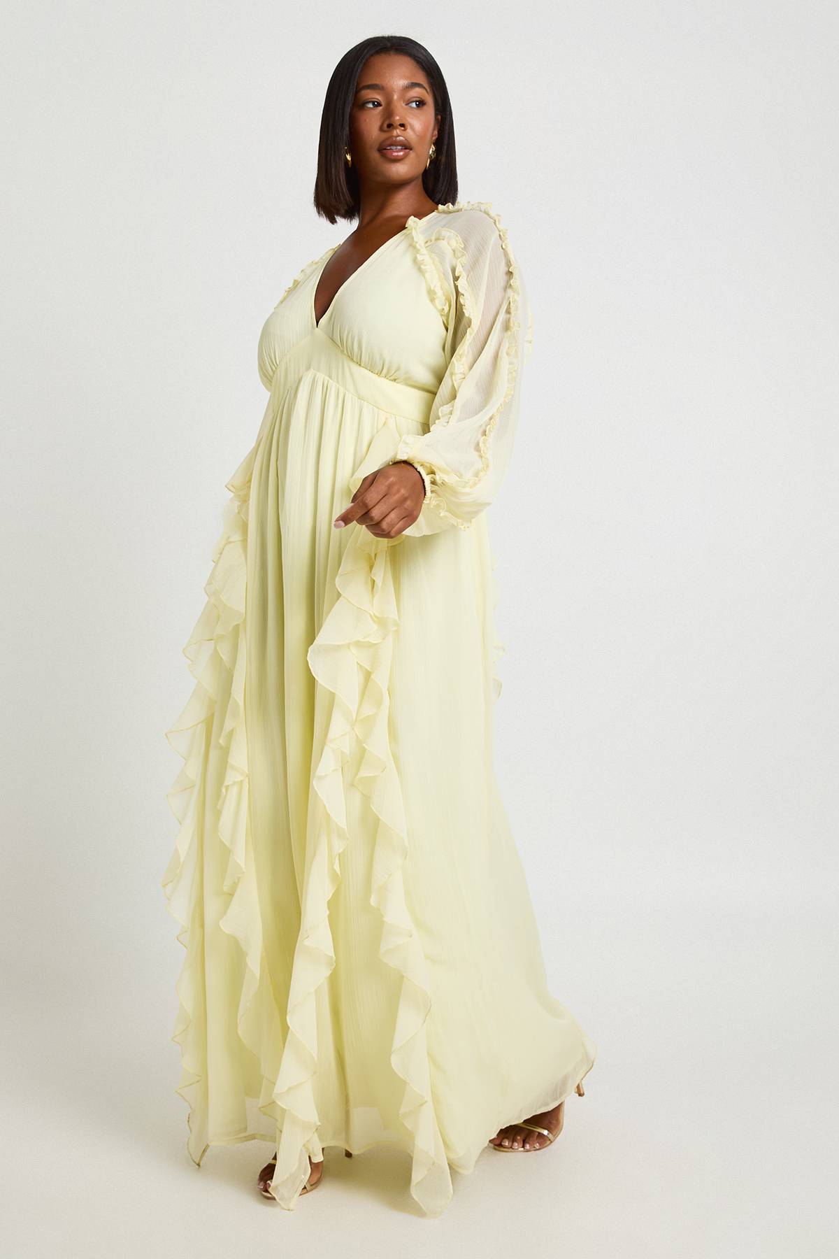 boohoo Robe Maxi Grande Taille En Mousseline À Manches Longues Et Volants