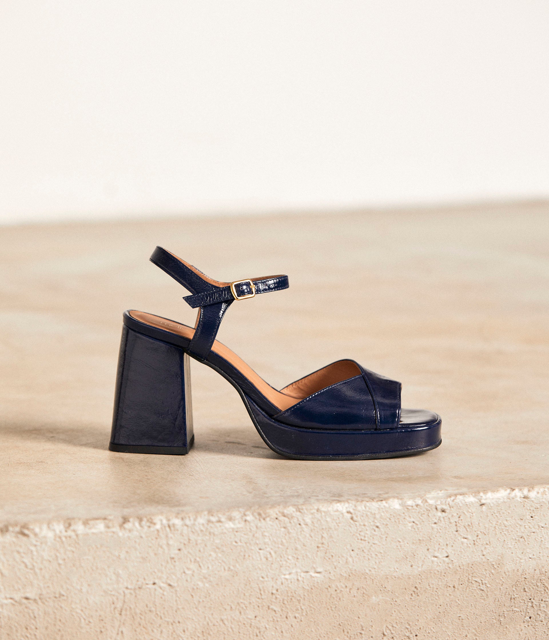 Sandales vernies bleues Ambrine