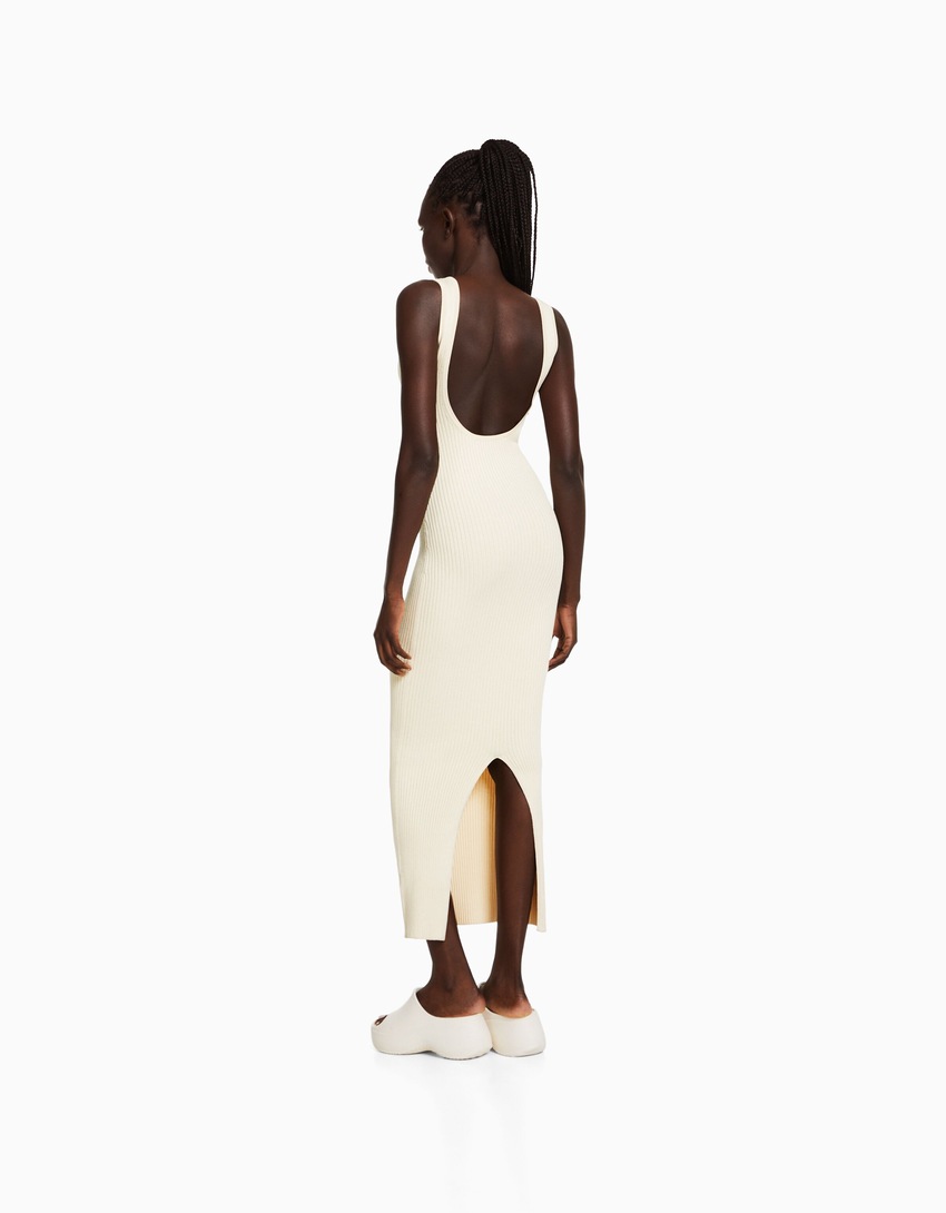 Vestido midi canelado com alças finas