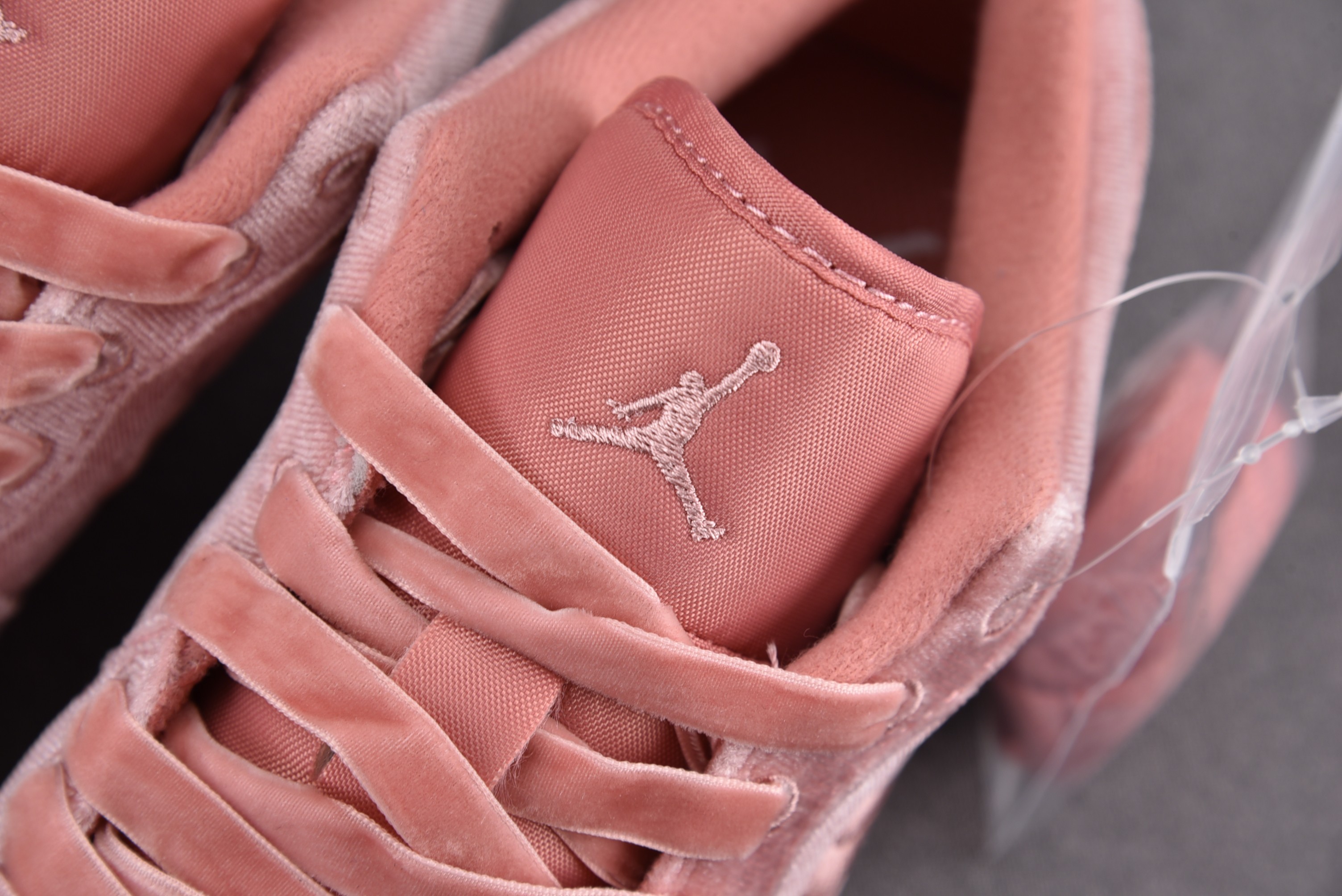 Air Jordan 1 Low SE Pink Velvet (Women Size!!)