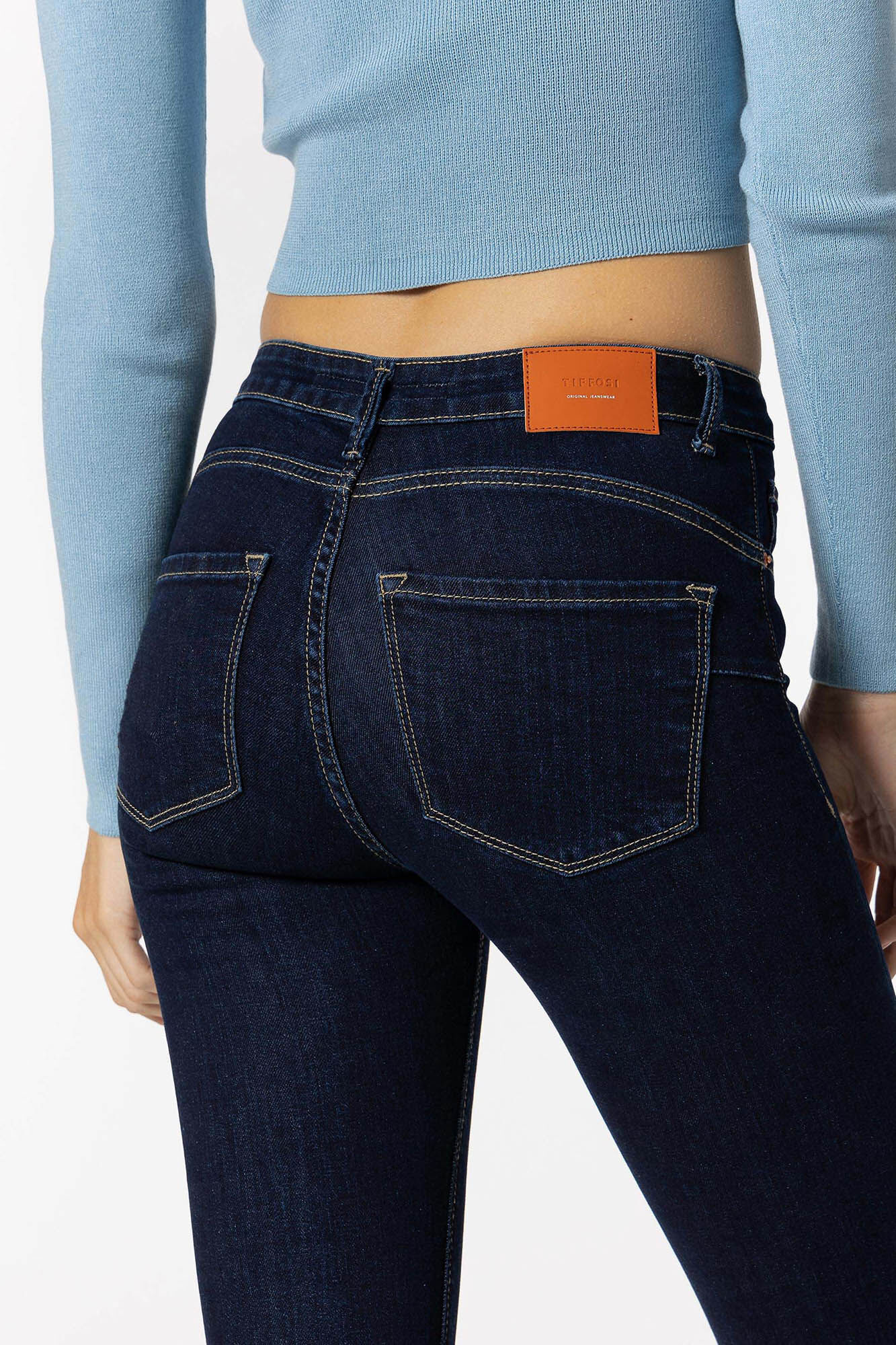 Calça jeans skinny de cintura média com efeito push-up leve