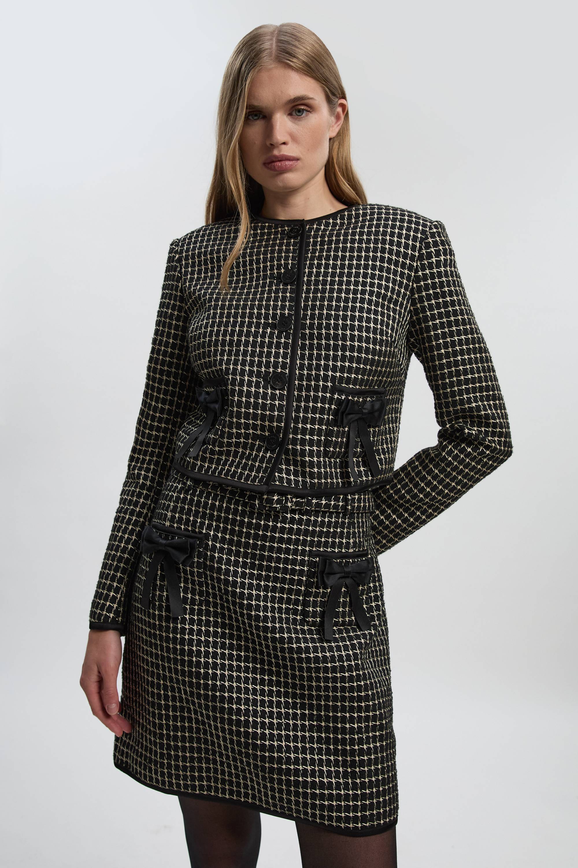 KarenMillen Veste Sans Col en Tweed Ajustée avec Détail Nœud