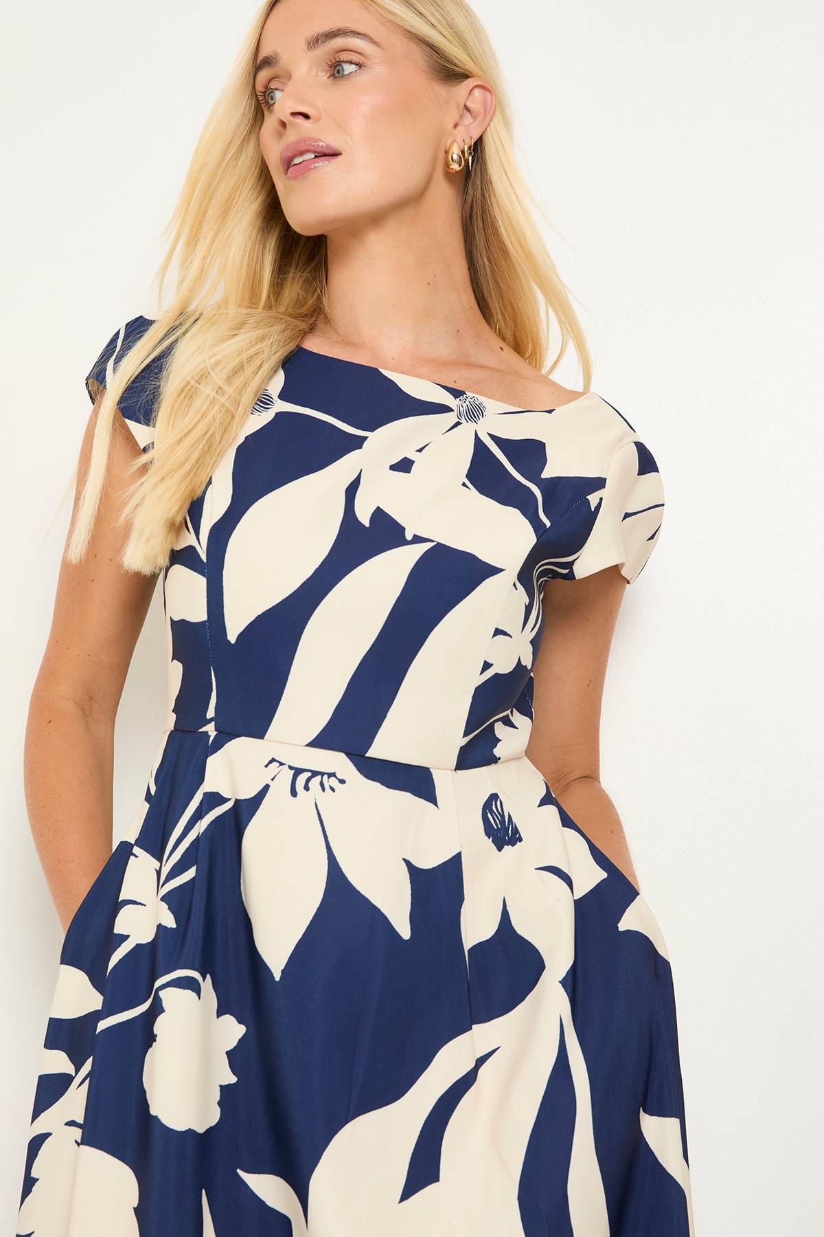 Wallis Robe Midi Ajustée Et Évasée À Motif Floral Ottoman Petite