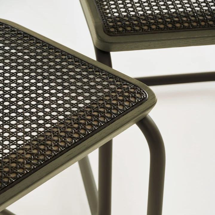 Thonet - S 32 N Stuhl, Chrom / Nussbaum geölt / Netzbespannung schwarz (Pure Materials)