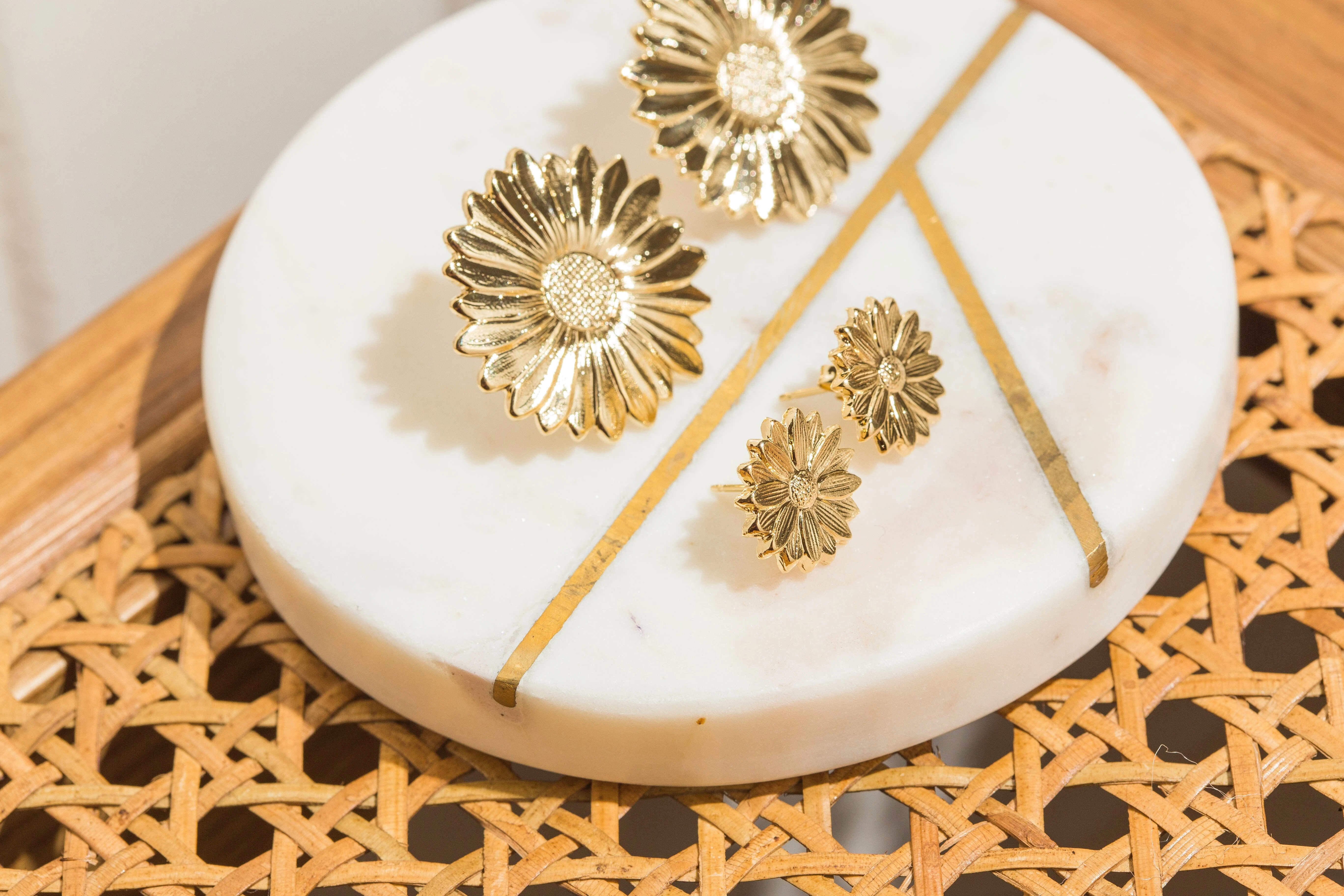 MAÏA - Boucles d'oreilles puces fleurs plaqué argent | Doré