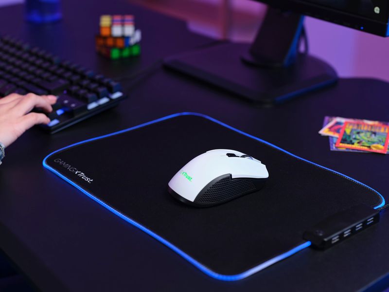 Trust Gaming-Maus GXT923 Ybar Weiss Kabellose Gaming-Maus mit RGB-Beleuchtung und 50 Stunden Akkubetriebsdauer
