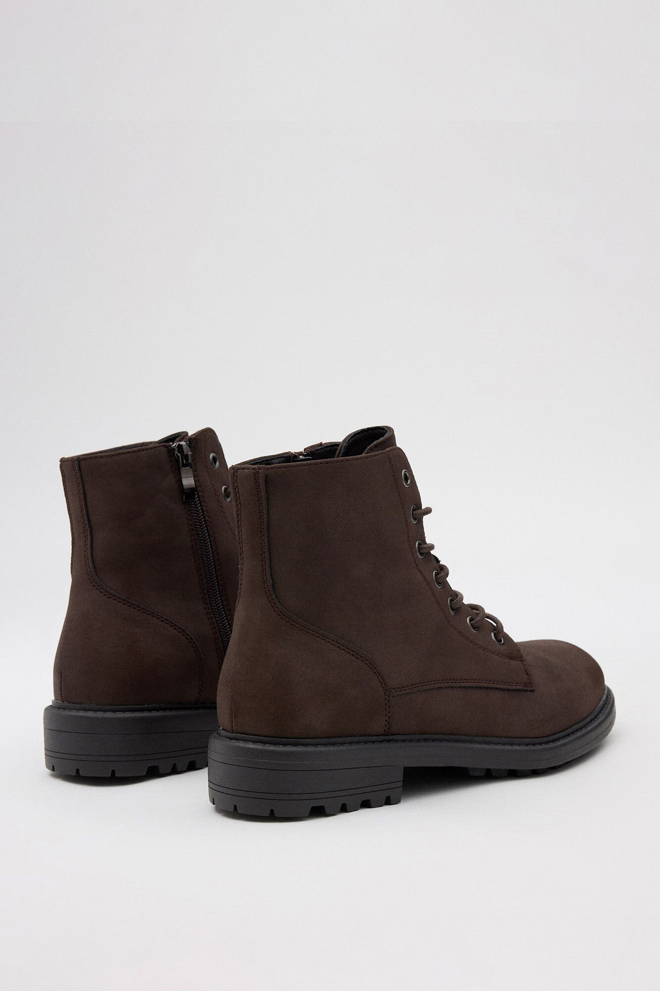 Bota clássica de amarrar