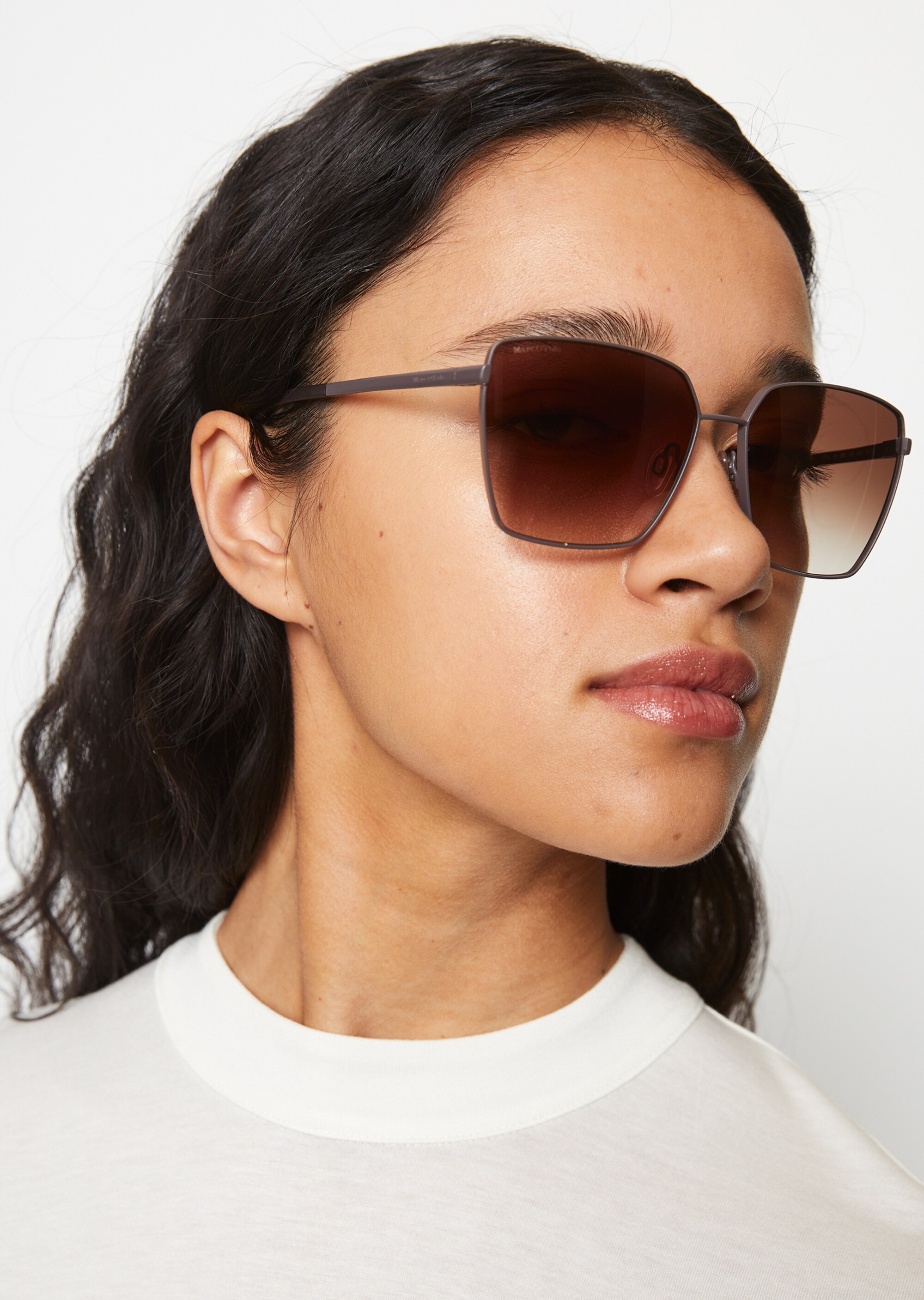 Damen-Sonnenbrilleim lässigen Retro-Stil