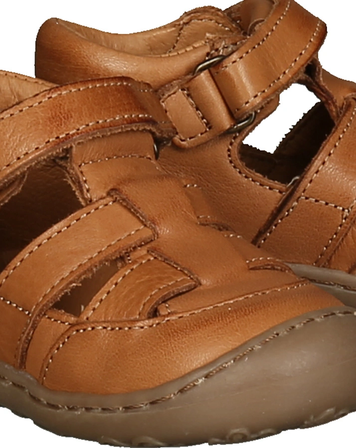 Lauflernsandalen NOHR mit Zehenschutz in cognac